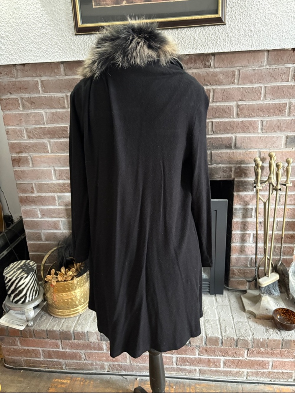 Black Draped Women's Cape with real fox Fur Trim - Picture 2 of 4